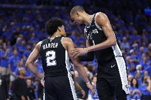 解说：可怕的是 今年的马刺可能是未来几年最弱的！